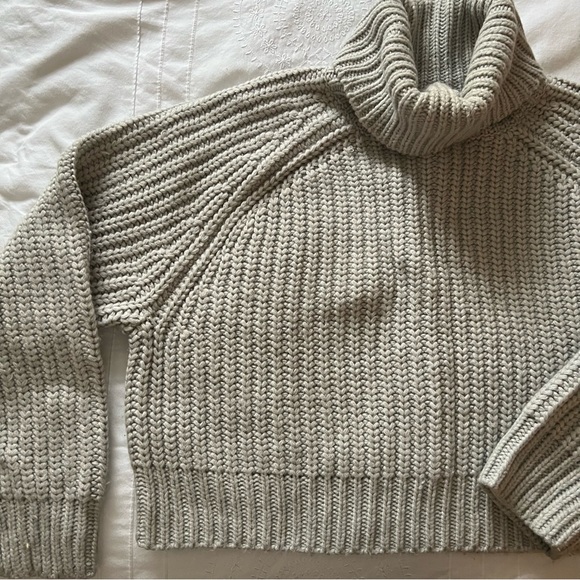 LAST CALL!! Grey knit turtleneck - Picture 2 of 3